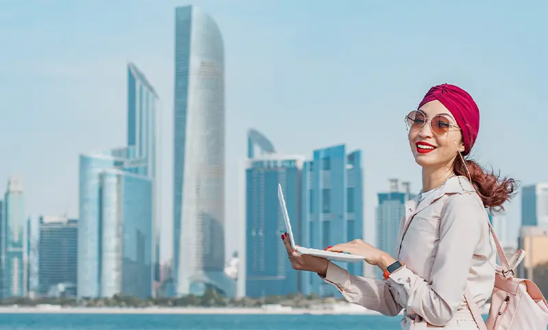 مطلع شدن از قوانین، مقررات و فرهنگ امارات بسیار مهم است.