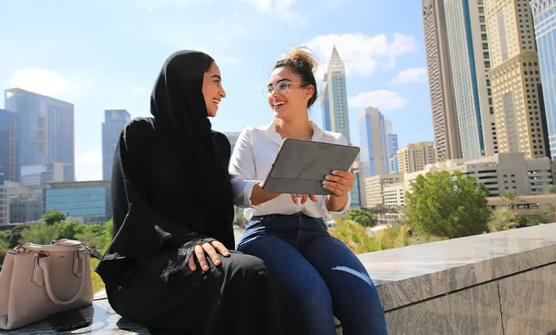 تحصیل کردن زنان یکی از اولویتهای مهم آموزش و پرورش در دبی است.