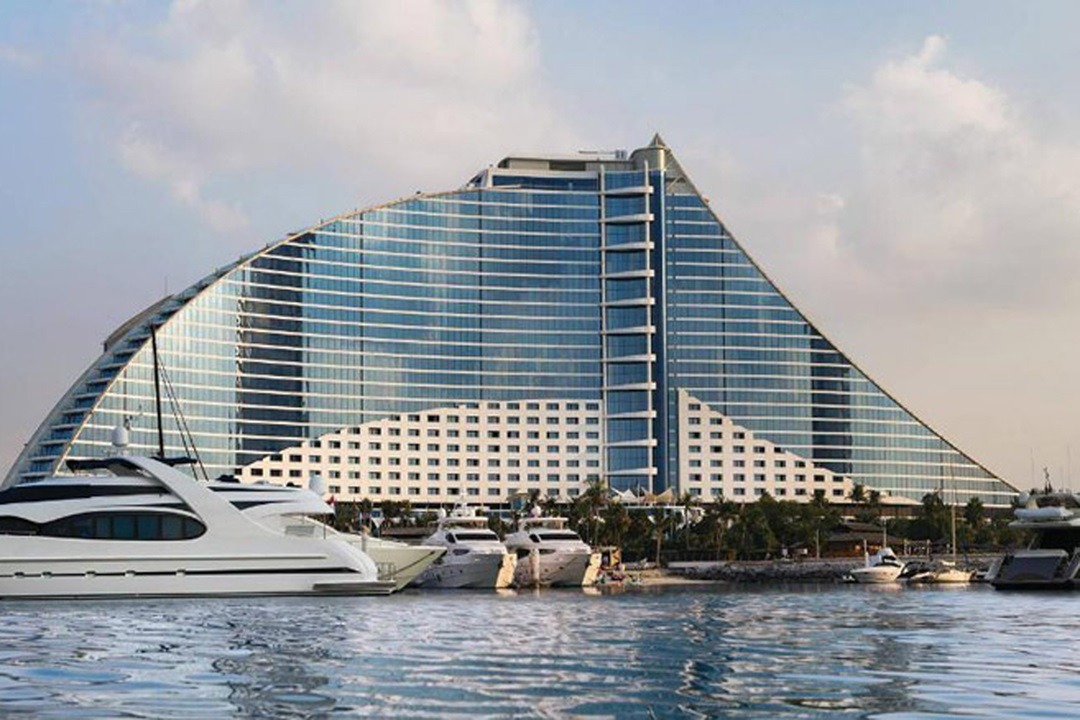 جمیرا (Jumeirah)، منطقهای مسکونی-تجاری مناسب برای بوتیکها و فروشگاههای تخصصی.