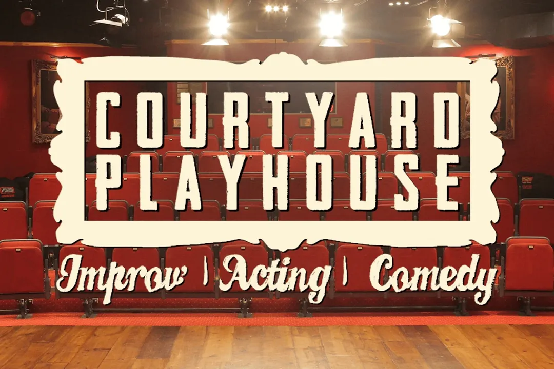 اگر به تئاتر و اجراهای زنده علاقه دارید، Courtyard Playhouse گزینهای ایدهآل برای شما خواهد بود.