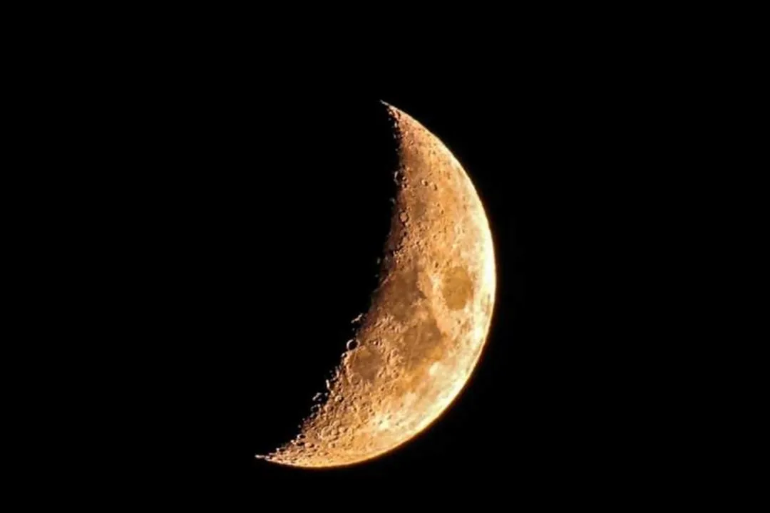 نیمه پنهان ماه دارای ویژگی‌های زمین‌شناسی منحصر به‌فرد، گودال‌های عمیق و محیط رادیویی آرام است.