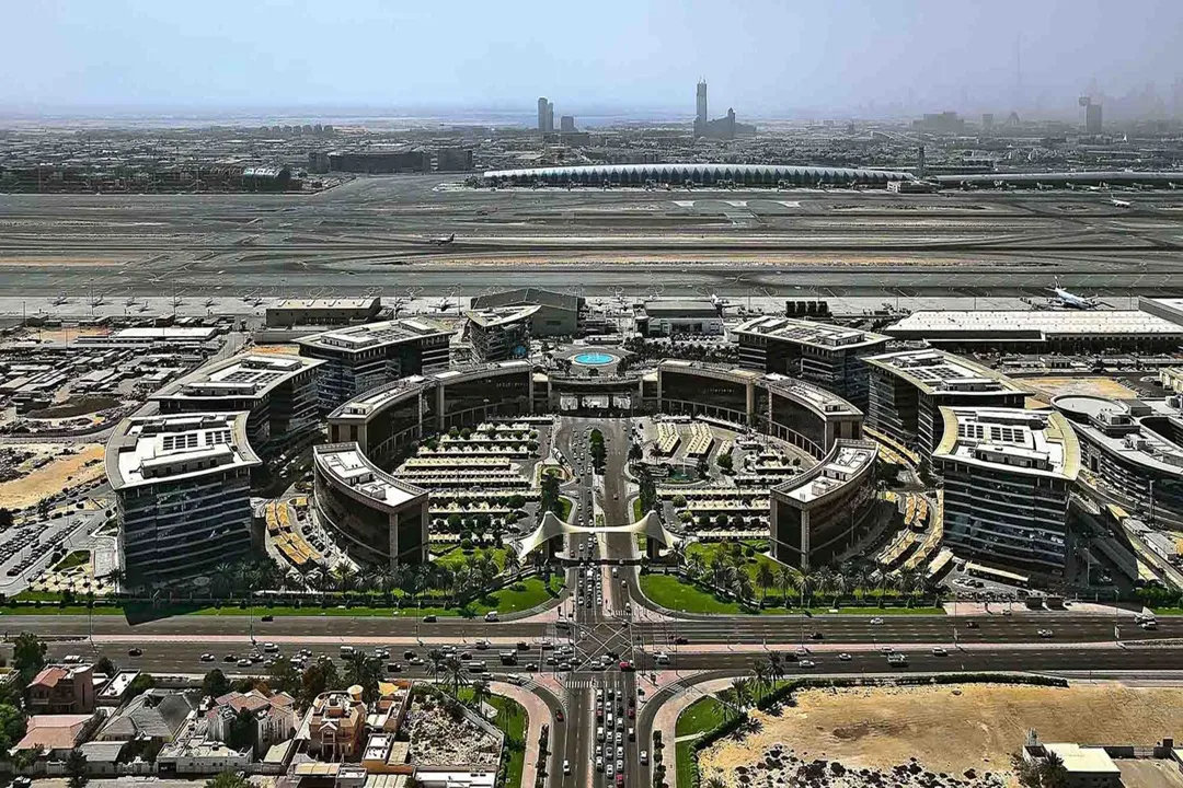 هر دو منطقه آزاد طیف وسیعی از فعالیتهای تجاری، صنعتی و خدماتی را پشتیبانی میکنند