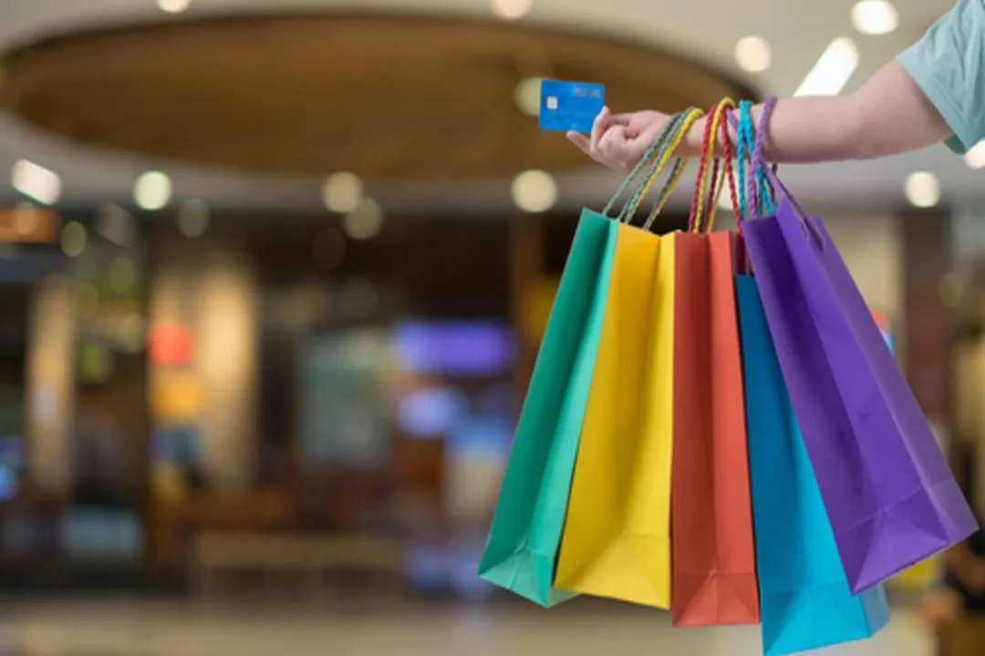 از قبل لیست خرید تهیه کنید تا میان حجم زیاد پیشنهادها سردرگم نشوید.